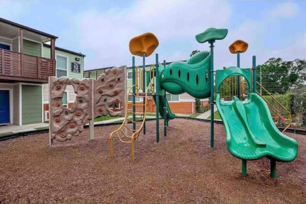 Beautiful/Spacious 2 Bedroom Houston Near Galleria エクステリア 写真